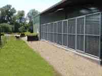 Vues ext&eacute;rieures pension et alentours